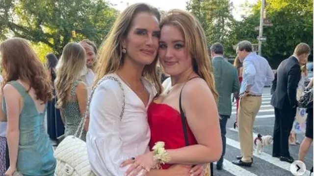 Pernah Kena Kanker Kulit, Brooke Shields Tak Pernah Lepas dari Tabir Surya