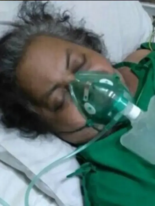 Begini kondisi pemilik nama Budi Prihatin ini saat menjalani perawatan di Rumah Sakit Dharmais, Jakarta. Dirinya terbaring lemah berjuang melawan penyakit yang dideritanya hingga akhirnya meninggal dunia. (via instagram/@farrobrother1)