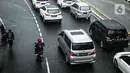 Sejumlah kendaraan melintas saat hujan deras megguyur kawasan Patung Kuda, Jakarta, Kamis (21/10/2021). Puncak musim hujan diperkirakan akan terjadi pada bulan Desember-Januari. (Liputan6.com/Faizal Fanani)