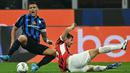 Hasil imbang 1-1 bertahan hingga akhir babak pertama. (Gabriel BOUYS/AFP)