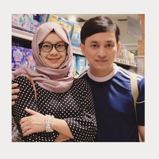 Jarang Terekspos, Ini 6 Momen Manis Yovie Widianto dan Istri