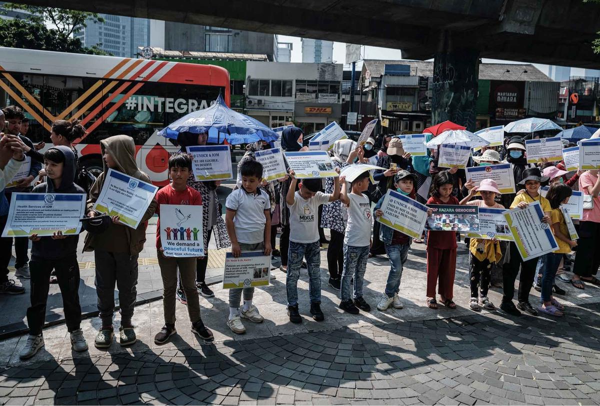 FOTO: Pengungsi Afghanistan Tagih Janji IOM soal Pemukiman Kembali