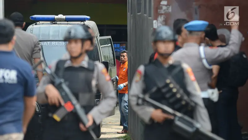 Polisi Bersenjata Jaga Rumah Terduga Teroris Bogor