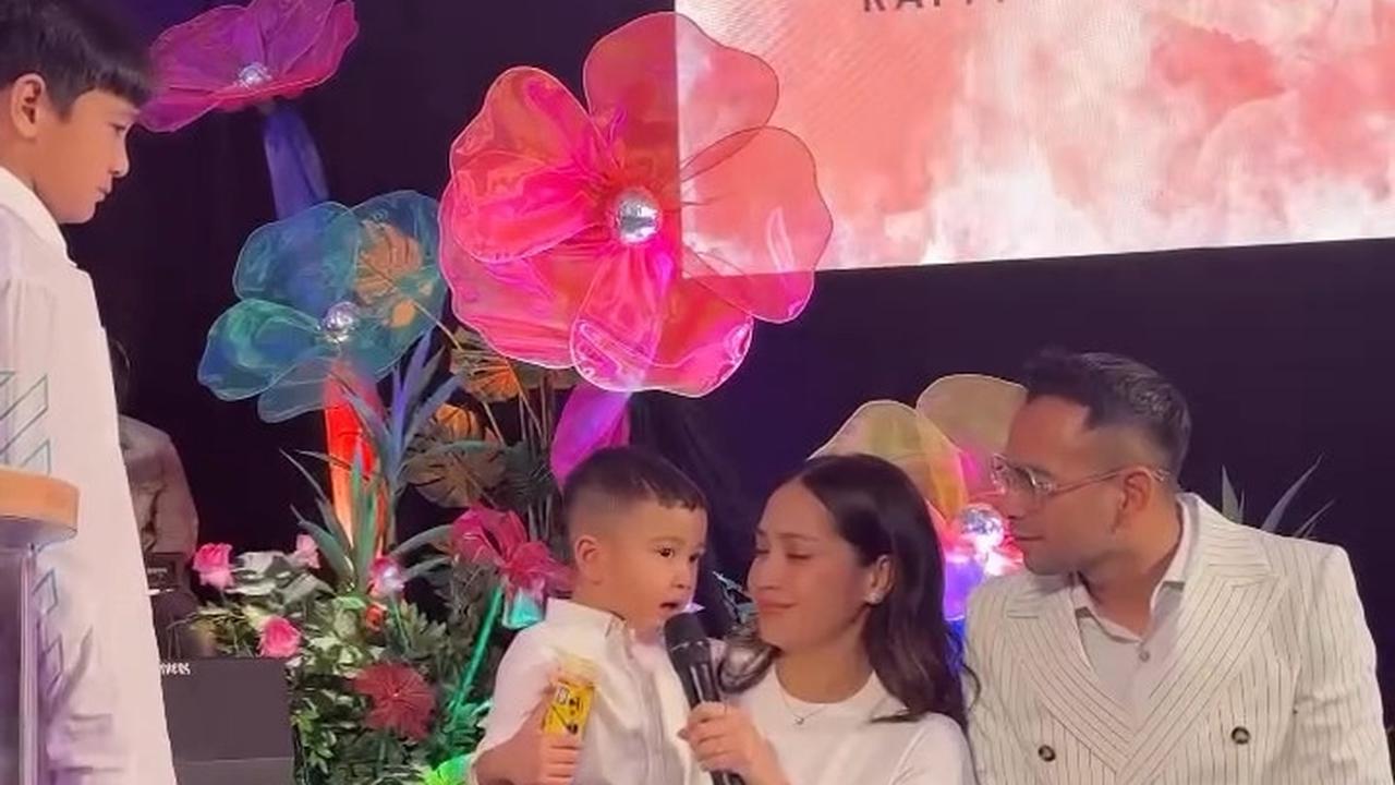 Momen Haru Rayyanza Beri Kejutan Nyanyi di Ulang Tahun Raffi Ahmad dan Nagita Slavina