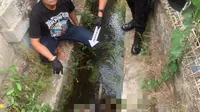 Geger Temuan Mayat Pria Menekuk di Selokan Cianjur