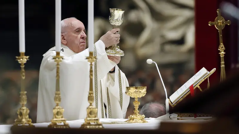 FOTO: Paus Fransiskus Pimpin Misa Malam Paskah Tanpa Jemaat