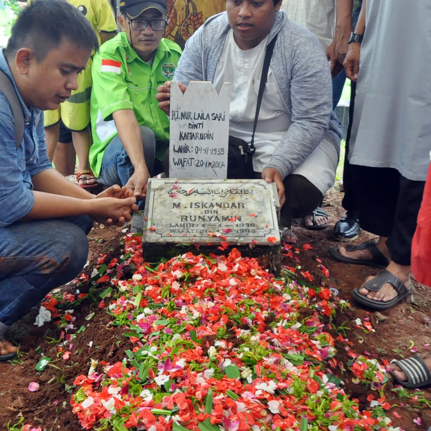 Pemakaman Laila Sari. (Nurwahyunan/Bintang.com)