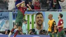 Cristiano Ronaldo kembali menorehkan rekor baru yaitu menjadi satu-satunya pemain yang berhasil mencetak gol di lima edisi Piala Dunia, yakni 2006, 2010, 2014, 2018, dan 2022. (AP Photo/Darko Bandic)