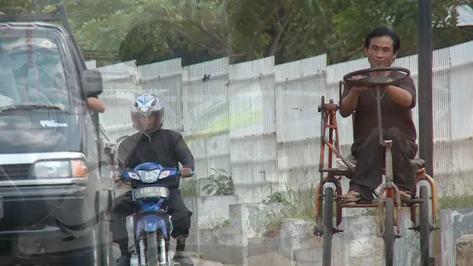 [Bintang] Hamdan, Montir Tanpa Kaki yang Pantang Menyerah