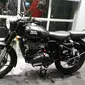 Royal Enfield Classic 500 Stealth Black  (Arief/Liputan6.com)