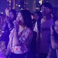 Buat yang suka karaokean lagu-lagu Korea, ikutan kuis yang berhadiah tiket gratis ke acara Friday Noraebang ini yuk… (dok. Friday Noraebang)