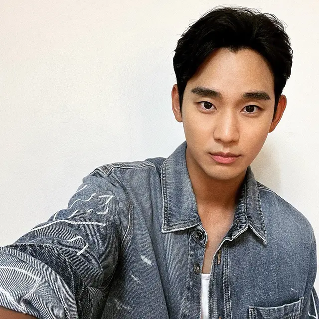 Potret Kim Soo Hyun (Sumber: Instagram/@soohyun_k216)