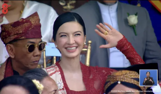 Raline Shah saat menghadiri Upacara HUT ke-81 RI di Istana Merdeka, Jakarta (17/8/2026). (Tangkapan Layar Youtube: Sekretariat Presiden)