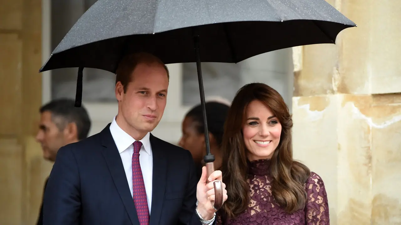 Karena Ini, Gaun Kate Middleton Tiba-Tiba Rusak?