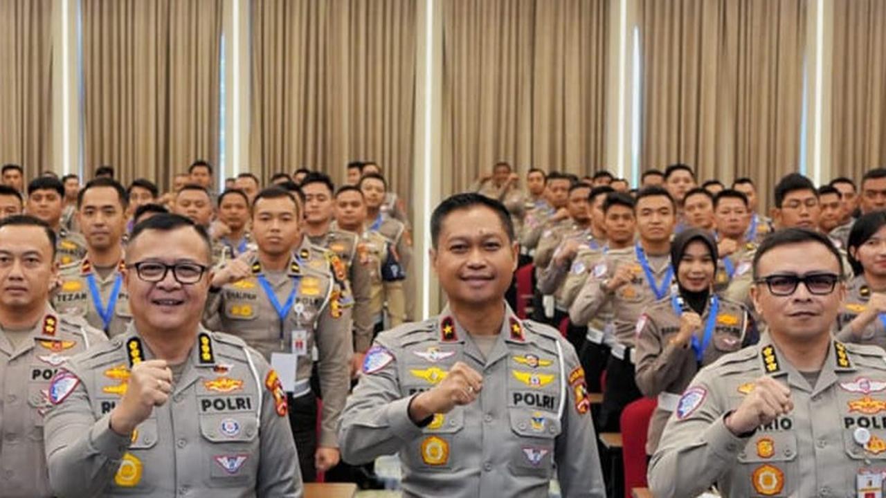 Korlantas Polri Gelar Pelatihan Coaching Clinic Safety Riding dan Safety Driving