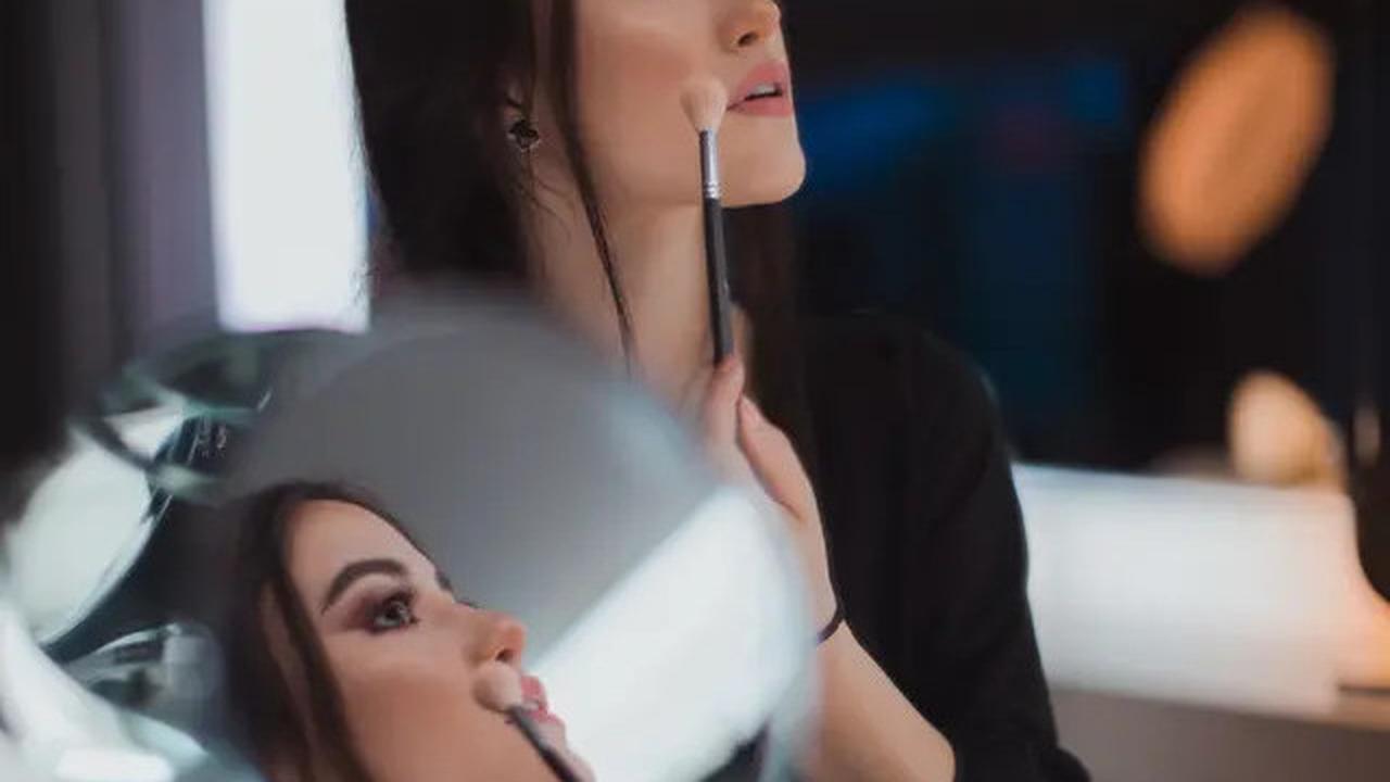 5 Kesalahan Mencuci Wajah yang Mungkin Tidak Anda Sadari, Salah Satunya Tidak Menghapus Make Up