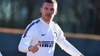 Lukas Podolski akhirnya telah merampungnya penandatanganan kontraknya dengan Nerazzurri