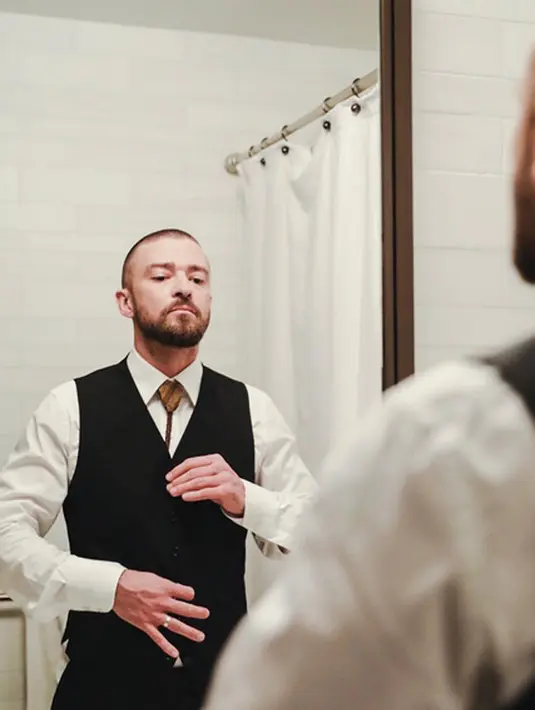 “ Tetapi, tepat di hari ini lima tahun lalu adalah momen spesialku, aku menjadi pria paling beruntung di dunia ketika aku mengikrarkan janji bersama teman terbaikku. Ini lagu kami berdansa pertama kali,” lanjutnya menuliskan. (Instagram/justintimberlake)