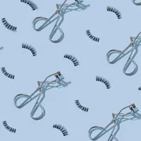 Simak cara melepas eyelash extention di rumah tanpa membuat bulu mata asli menjadi rontok. (Foto: Unsplash)