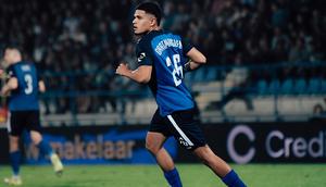 Pemain Timnas Indonesia, Ragnar Oratmangoen beraksi untuk klub Belgia, FCV Dender. (Instagram/fcdender)