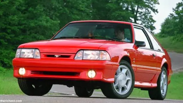 mobil-ditarik-ford-7,5juta-131129d.jpg