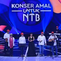 Elek Yo Band dan Yuni Shara saat tampil di Konser Amal Untuk NTB. (Foto: Adrian Putra/Bintang.com)