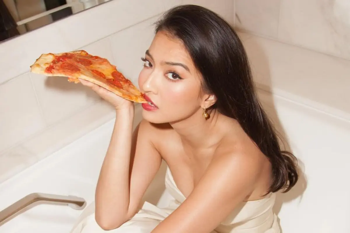 FOTO: Gaya Pemotretan Raline Shah di Bathub, Tampil Menawan