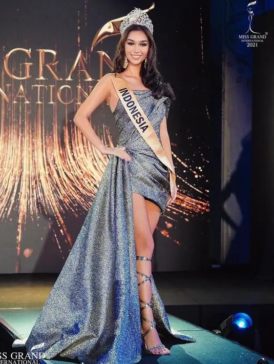 Sophia Rogan melanjutkan tongkat estafet dari Aura Kharisma dan mewakili Indonesia di ajang Miss Grand Internasional yang akan dilangsungkan di Bangkok pada 4 Desember 2021 mendatang. (Instagram/thesophiarogan).