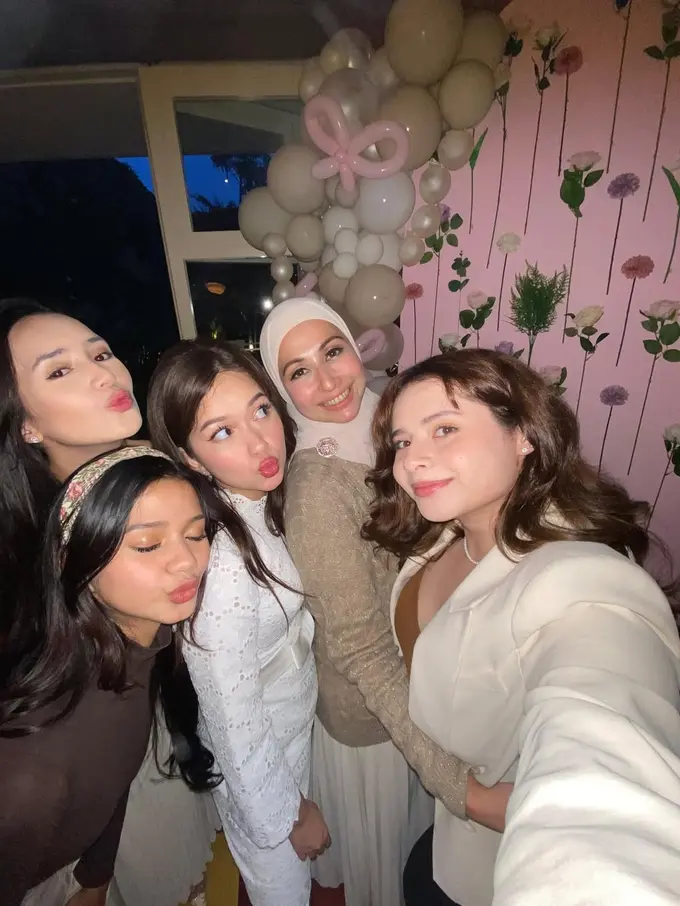 6 Potret Persahabatan Pemain Sinetron Mermaid In Love Rayakan Ultah Rebecca Klopper, dari Beby Tsabina hingga Deswita Maharani