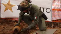 Tentara Italia penjinak bom. (Dokumentasi Italian Army/ Twitter)