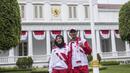 Para atlet foto-foto usai menghadiri pelepasan kontingen di Istana Negara, Jakarta, Senin (7/8/2017). Para atlet Indonesia akan mengikuti SEA Games 2017 Malaysia pada 19-30 Agustus. (Bola.com/Vitalis Yogi Trisna)