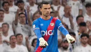 Menjanjikan di Debut, Emil Audero Belum Pasti Jadi Starter Rayo Vallecano