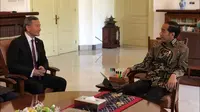 Presiden Jokowi menerima Menteri Luar Negeri Singapura Vivian Balakhrisnan di Istana Kepresidenan Bogor, Jawa Barat, Rabu (17/7/2019). (Liputan6.com/Lizsa Egeham)