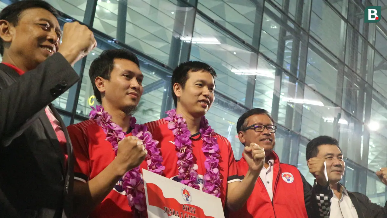 Ketum PBSI Wiranto dan Mohammad Ahsan/Hendra Setiawan All England 2019