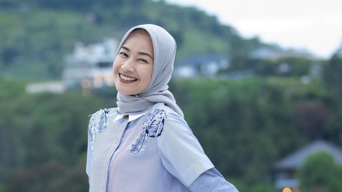 8 Potret Alya Rohali Bersama 3 Putrinya yang Cantik-Cantik