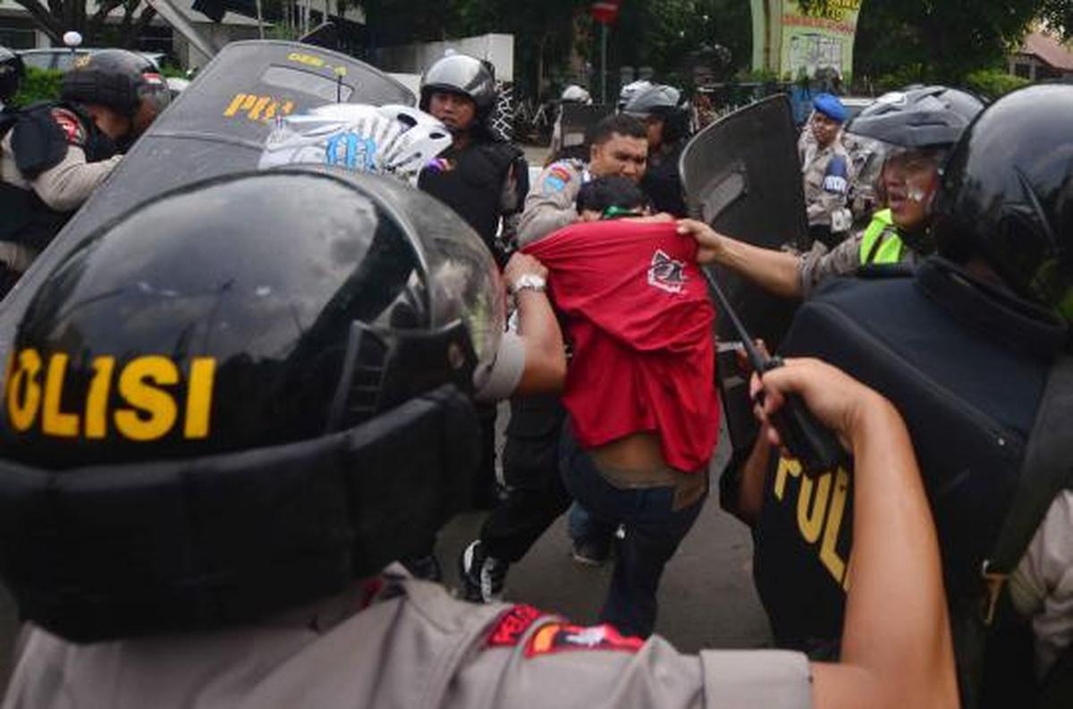 HMI terlibat bentrok dengan polisi di depan Kedubes AS