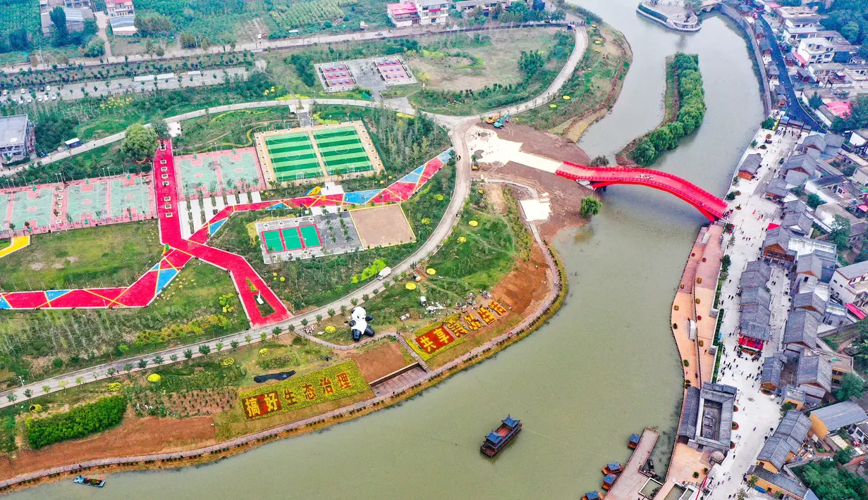 Foto udara salah satu bagian Sungai Fuyang di Wilayah Cixian, Provinsi Hebei, China pada 24 September 2020. Dalam beberapa tahun terakhir, Cixian berupaya menyempurnakan pengelolaan sungai dan restorasi ekologi untuk meningkatkan kualitas sistem perairan di wilayah tersebut. (Xinhua/Wang Xiao)