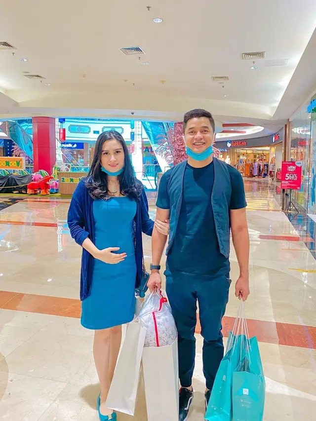Hamil Anak Pertama, Ini 6 Potret Angbeen Rishi Istri Adly Fairuz Pamer Baby Bump