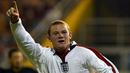 Wayne Rooney merayakan gol ke gawang Macedonia pada laga penyisihan Piala Eropa 2004 di Stadion City, Macedonia, Sabtu (6/9/2003). (AFP Photo/Dimitar Dilkoff)