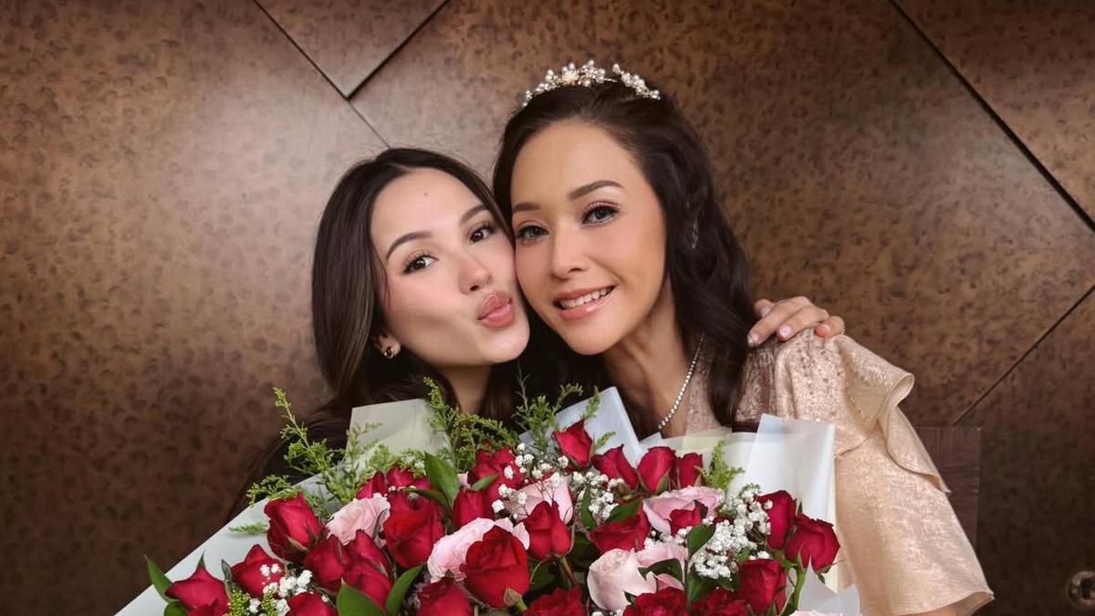 Pesona Alyssa Daguise Dipulas Makeup Tipis saat Beri Kejutan Mamah Mertua, Maia Estianty ke-50