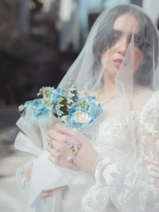 6 Potret Busana Nikah Ayushita dan Gerald Situmorang, Modern-Vintage Penuh Romansa
