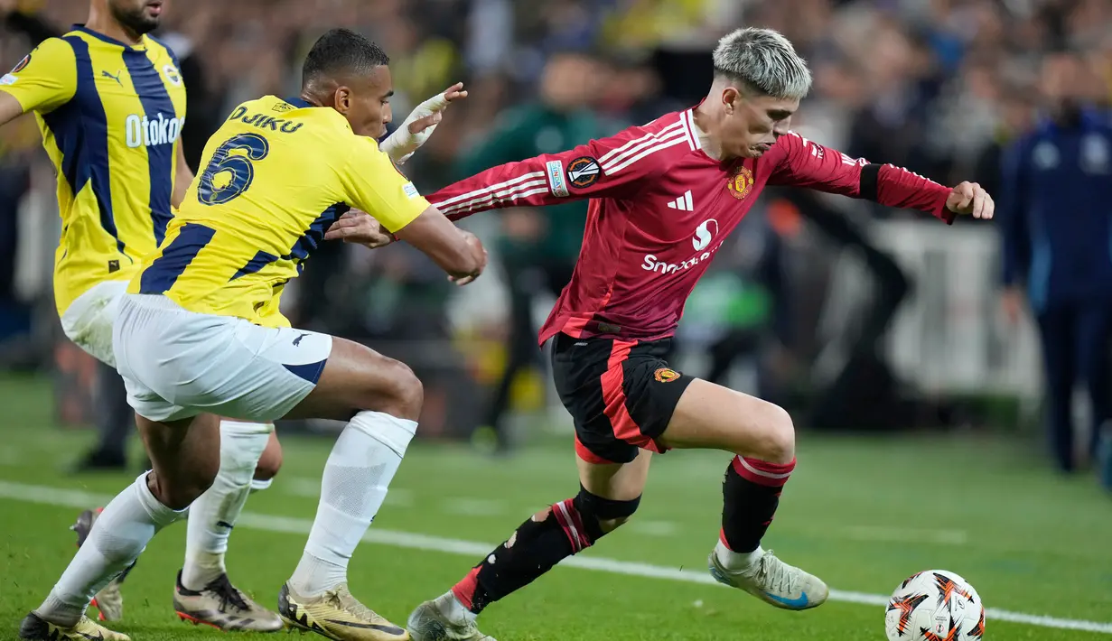 Pertandingan kedua tim berlangsung sengit dan ketat. Laga pun berakhir imbang 1-1. (AP Photo/Francisco Seco)