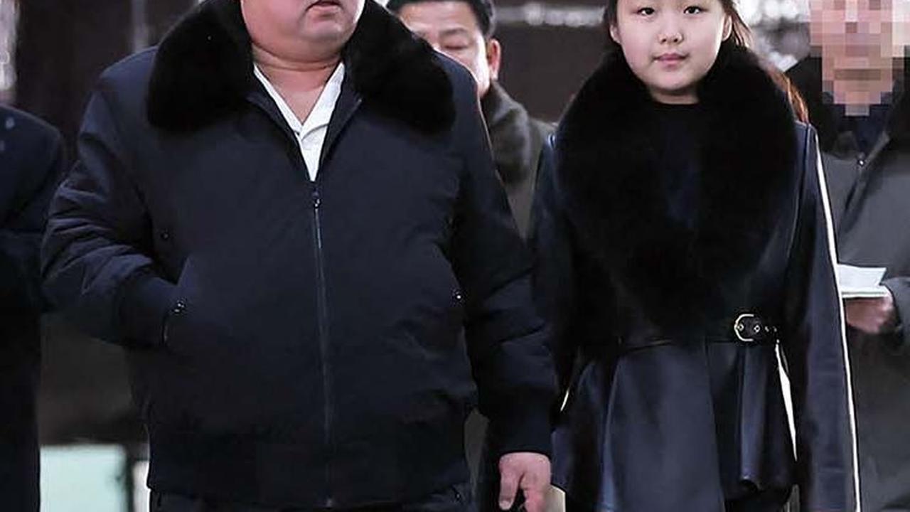 Kim Jong-un mengajak putrinya untuk melihat langsung bagaimana kekuatan industri militer Korea Utara dalam menghadapi ancaman musuh.