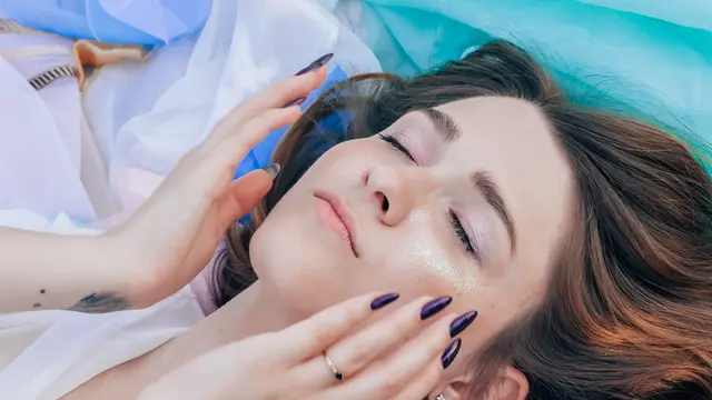 Cara Tepat Melakukan Yoga Wajah untuk Membuat Tampilan yang Lebih Muda