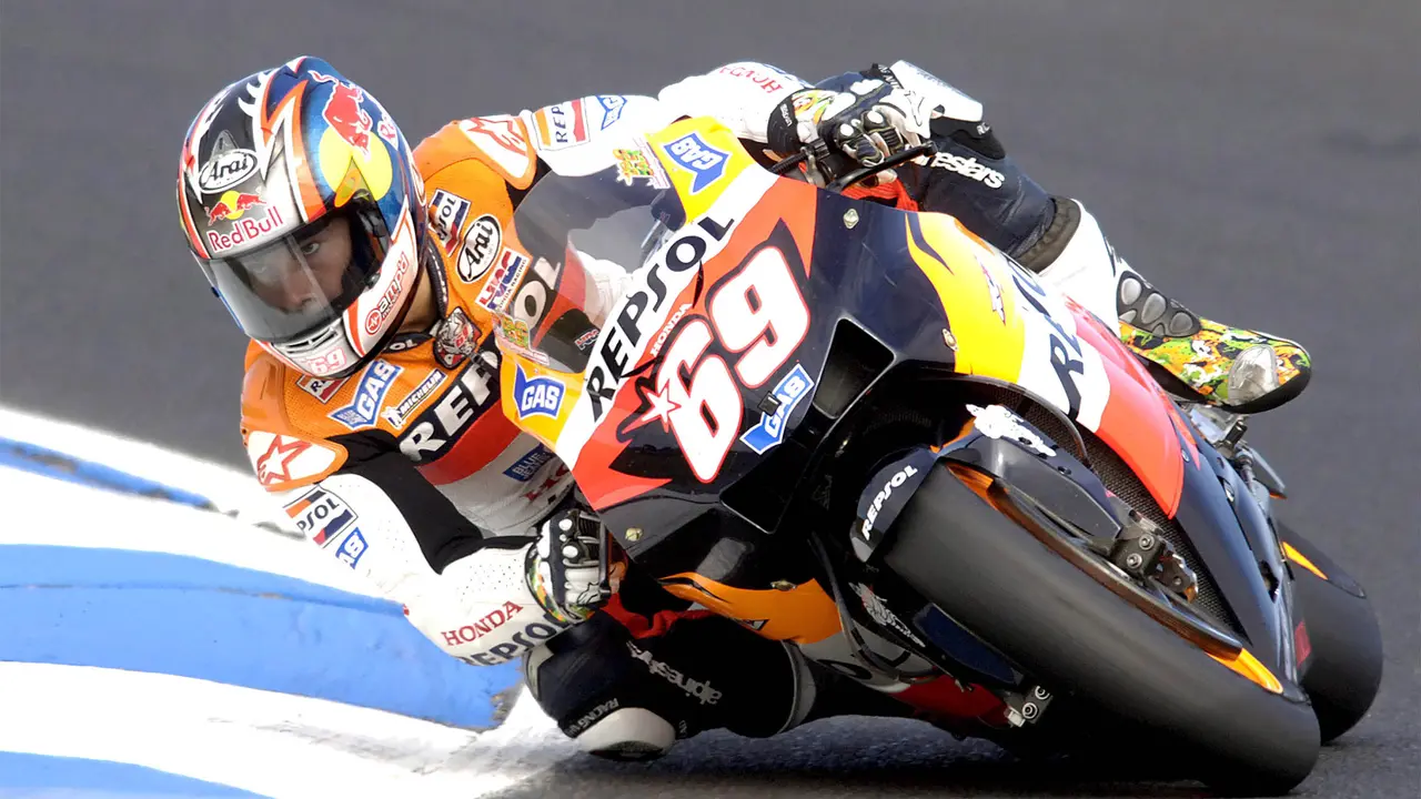 FOTO: Momen Persaingan Nicky Hayden dengan Valentino Rossi