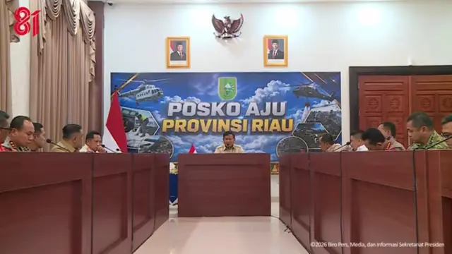 Menteri Dalam Negeri (Mendagri) Muhammad Tito Karnavian saat rapat penanganan kebakaran hutan