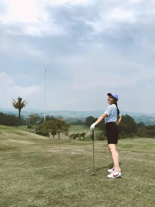 Tampil Sporty, Ini 6 Gaya Stylish Fay Nabila Saat Main Golf