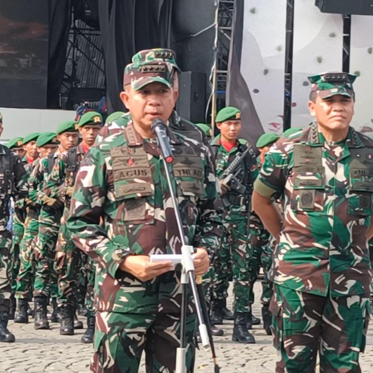 Panglima TNI Jenderal TNI Agus Subiyanto di Monumen Nasional (Monas), Jakarta.