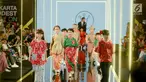 Sejumlah model anak membawakan busana rancangan desainer Three Little Ahmads pada Jakarta Modest Fashion Week (JMFW) di Gandaria City, Jakarta, Sabtu (29/7). Untuk keempat kalinya JMFW digelar di Jakarta pada 26-29 Juli 2018. (Kapanlagi/Bayu Herdianto)