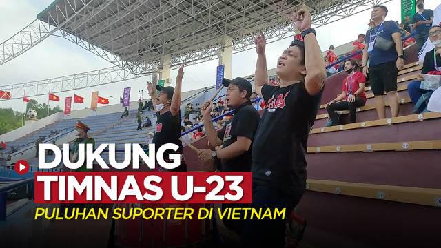 Berita video puluhan suporter di Vietnam terpantau mendukung Timnas Indonesia U-23 ketika menghadapi Filipina dalam laga Grup A SEA Games 2021, Jumat (13/5/2022) sore hari WIB.